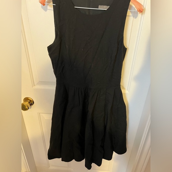 Sleeveless A-Line Black Zara Dress with Side Pockets - Picture 4 of 11